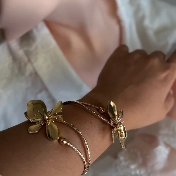 Gold Floral Bracelet - Picture 8 of 8